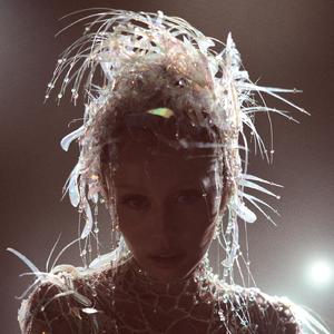 伸进她的小内裤疯狂揉摸的照片
